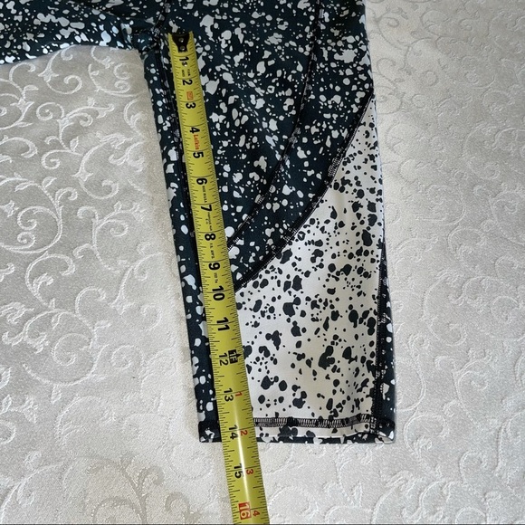 Fabletics Splatter Print Capri Crop Leggings - Picture 16 of 16